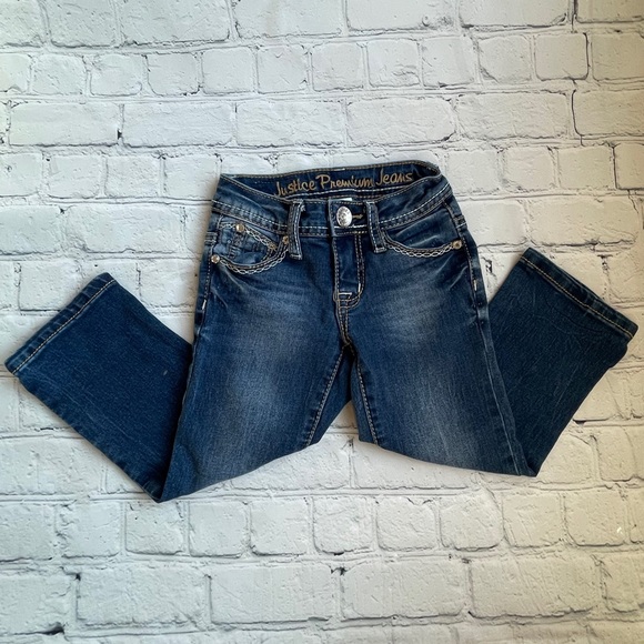 Justice Jean Capris - Picture 5 of 7